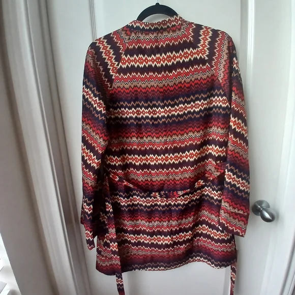 3$15 Vintage Chevron Patterned Tunic Top - Picture 2 of 4